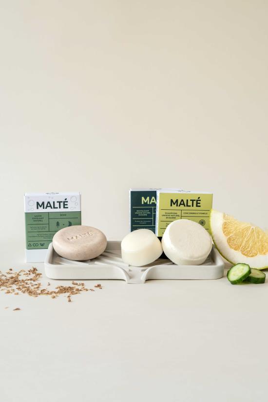revitalisant et shampoing en barre et savon exfoliant