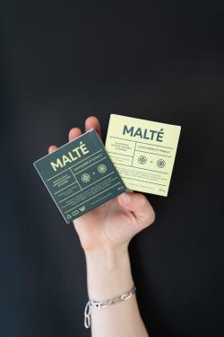 revitalisant et shampoing en barre fond noir
